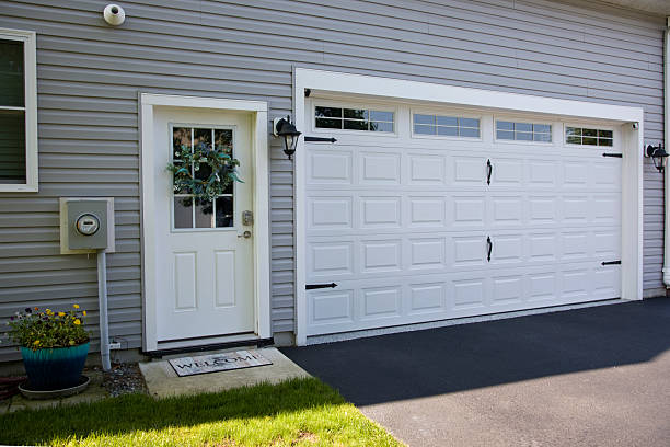 24/7 Emergency Garage Door Panel Replacement experts in North Gates, NY